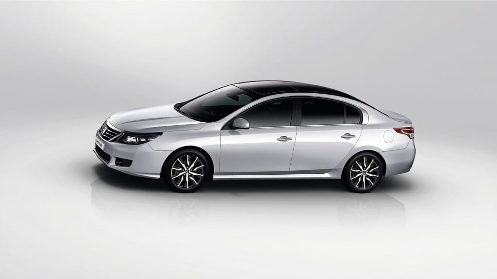 RENAULT LATITUDE www.e-motoring.com