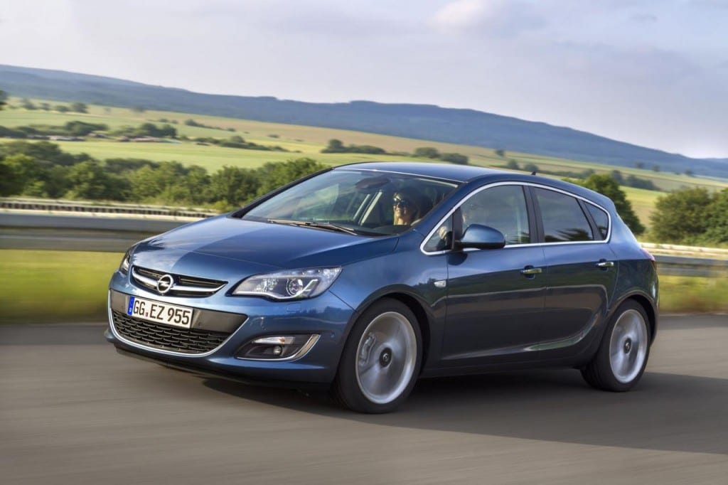 Opel Astra www.e-motoring.com