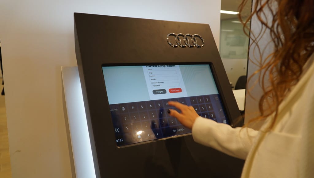 Audi_Self_Reception