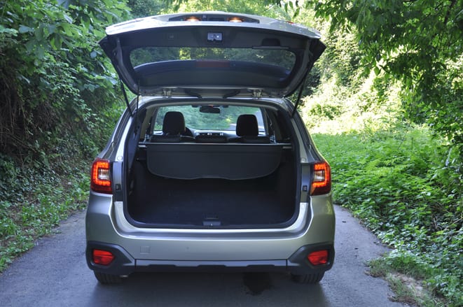 Subaru Outback 2.0D Limited www.e-motoring.com