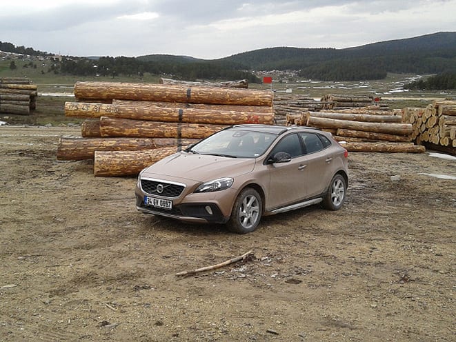Volvo V40 Cross Country www.e-motoring.com