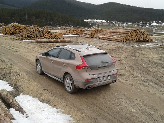 Volvo V40 Cross Country www.e-motoring.com