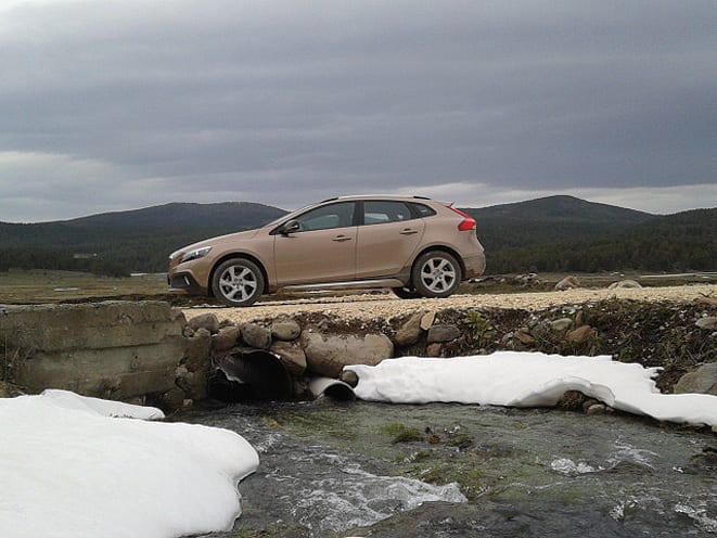 Volvo V40 Cross Country www.e-motoring.com