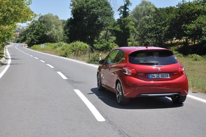 Peugeot 208 GTI www.e-motoring.com
