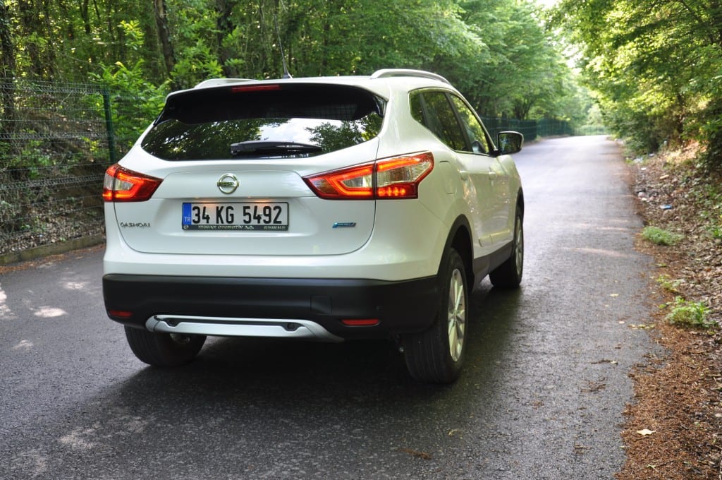 Nissan Qashqai 1.2 DIG-T Tekna  www.e-motoring.com