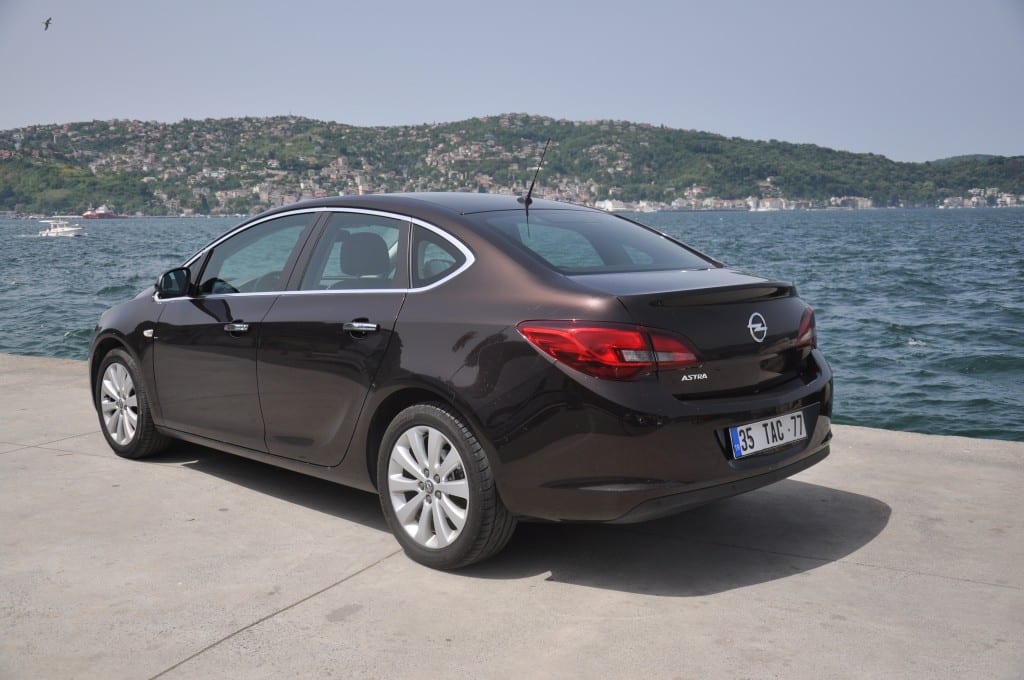 Opel Astra 1.3 CDTI www.e-motoring.com