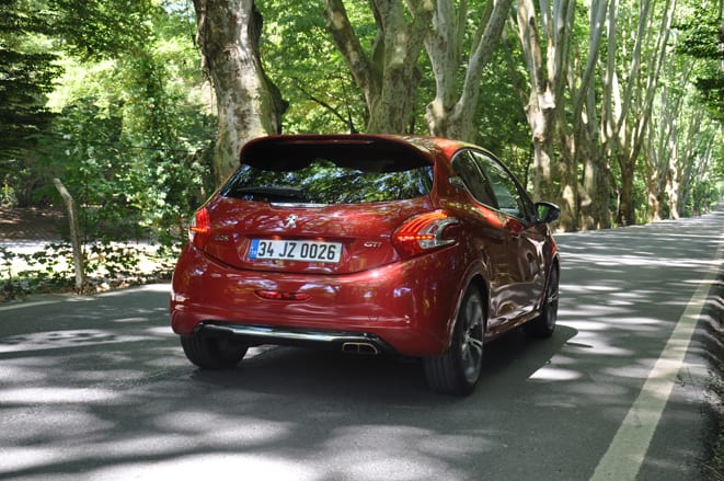 Peugeot 208 GTI www.e-motoring.com