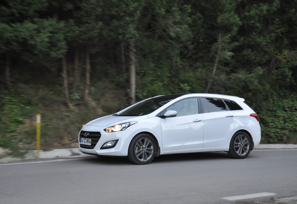 Hyundai i30 CW 1.6 CRDi 7DCT www.e-motoring.com