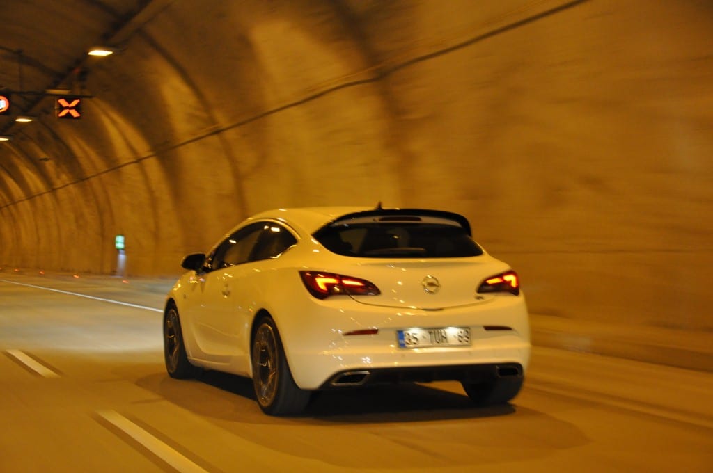 Opel Astra OPC www.e-motoring.com