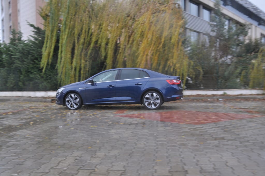 Renault Megane Sedan 1.2 16V Turbo EDC