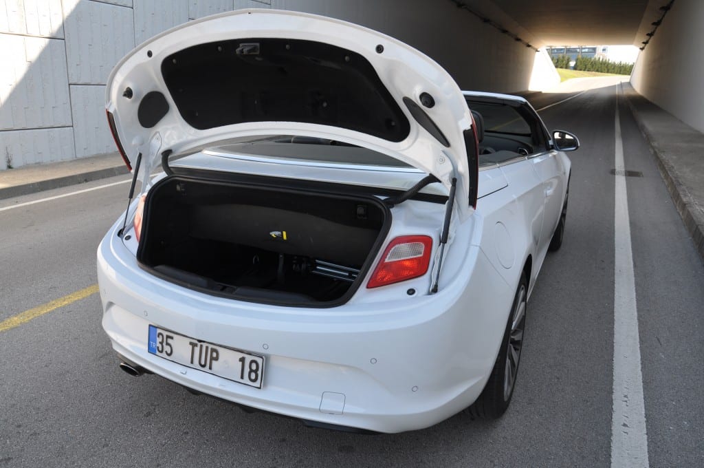 Opel Cascada 1.6 SIDI Turbo ECOTEC www.e-motoring.com
