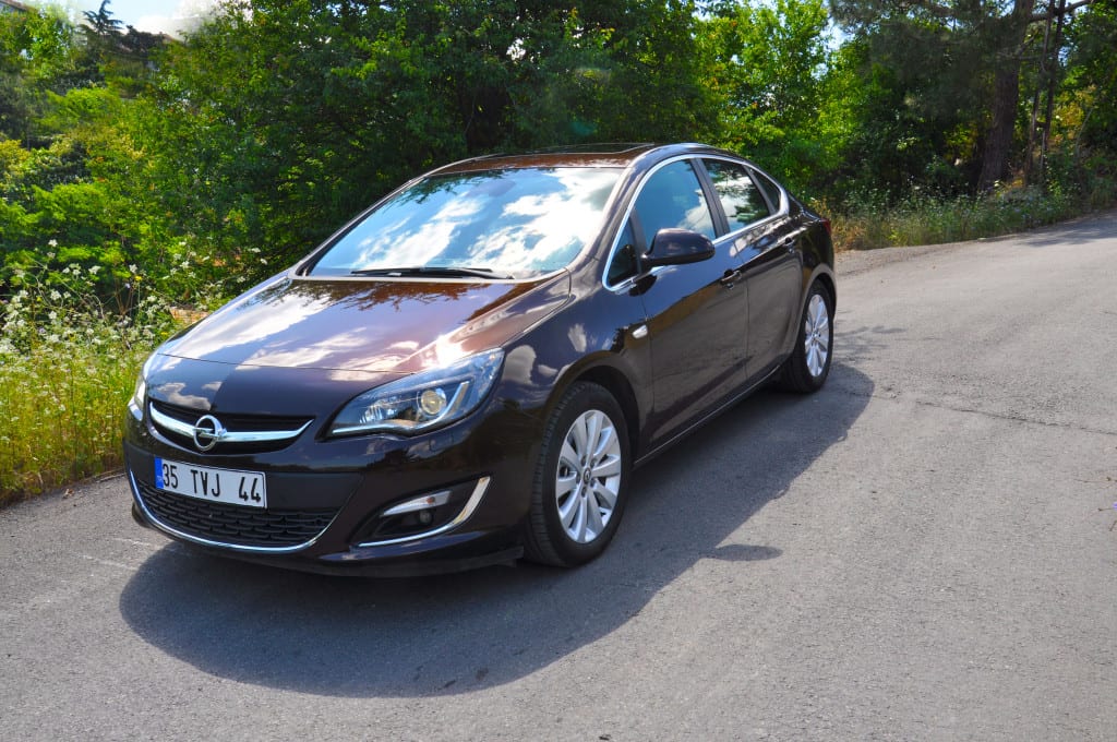 Opel Astra 1.6 CDTi www.e-motoring.com