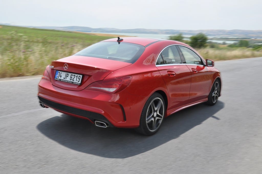 Mercedes-Benz CLA 200 AMG www.e-motoring.com