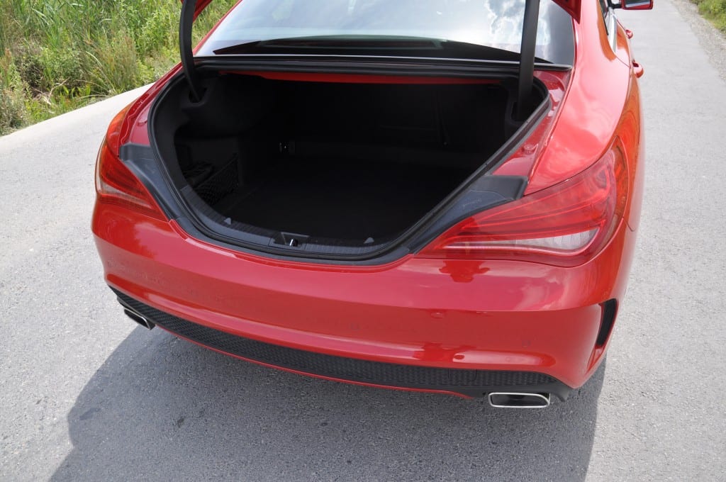 Mercedes-Benz CLA 200 AMG www.e-motoring.com