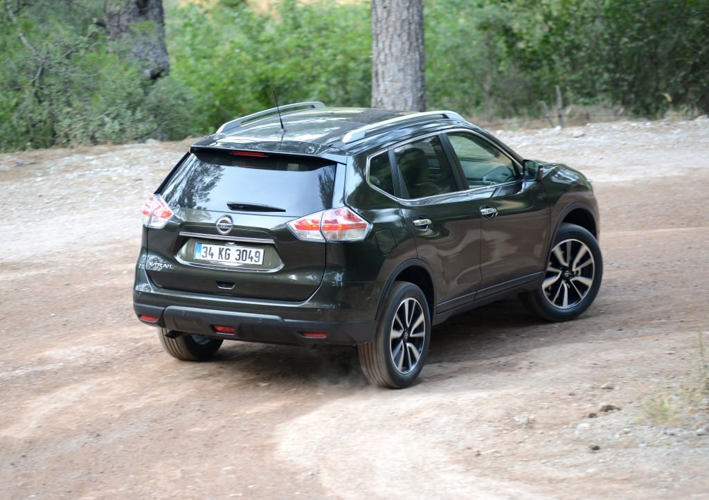 Nissan X-Trail www.e-motoring.com