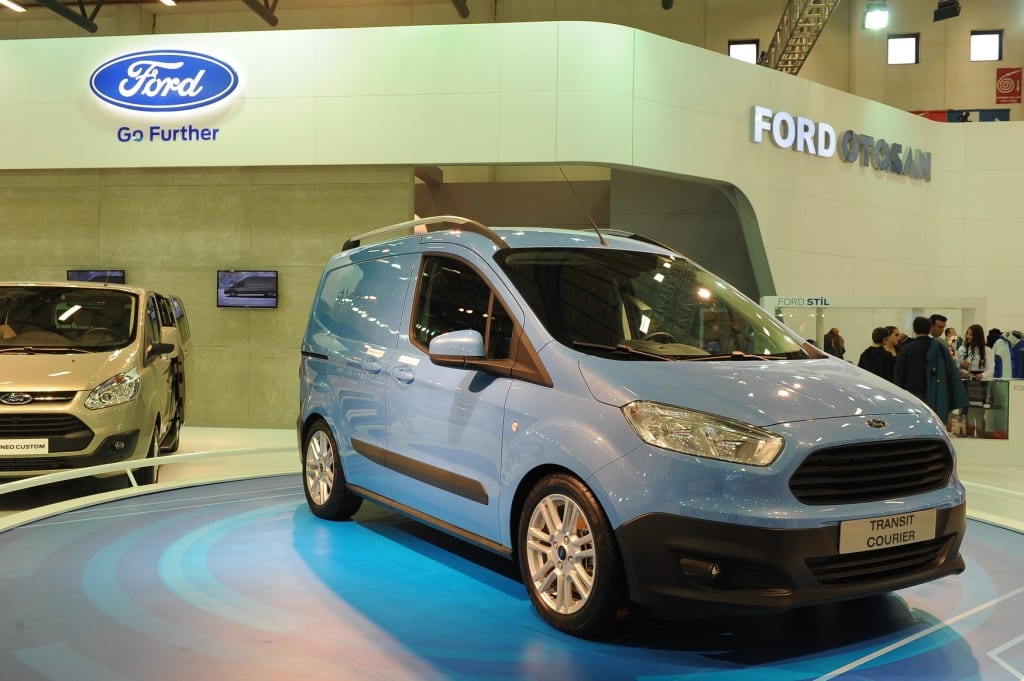 Ford_Transit_Courier www.e-motoring.com