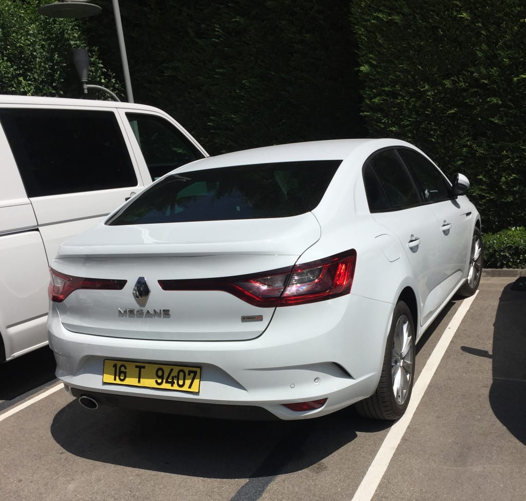 Yeni Megane Sedan www.e-motoring.com
