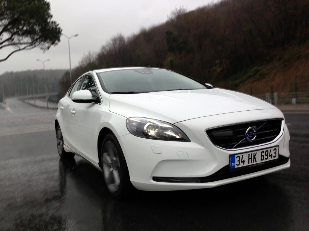 Volvo V40 D2 www.e-motoring.com