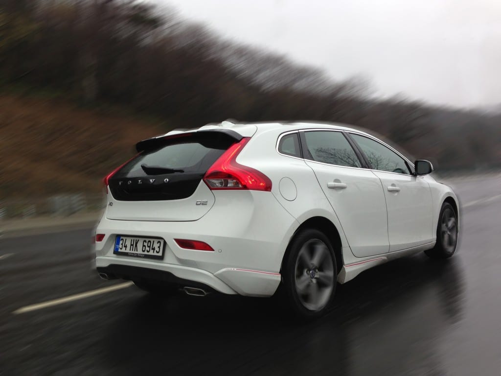 Volvo V40 D2 www.e-motoring.com