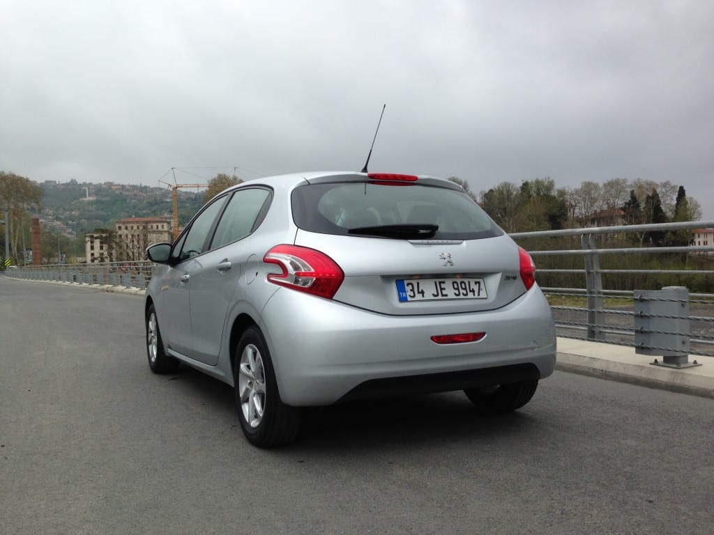 Peugeot 1.2 VTi www.e-motoring.com