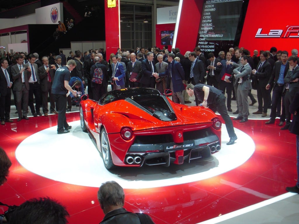 LaFerrari www.e-motoring.com