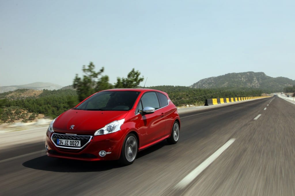 PEUGEOT 208 GTi www.e-motoring.com