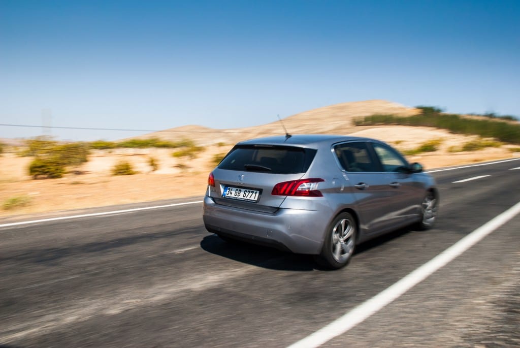 Peugeot_308 www.e-motoring.com