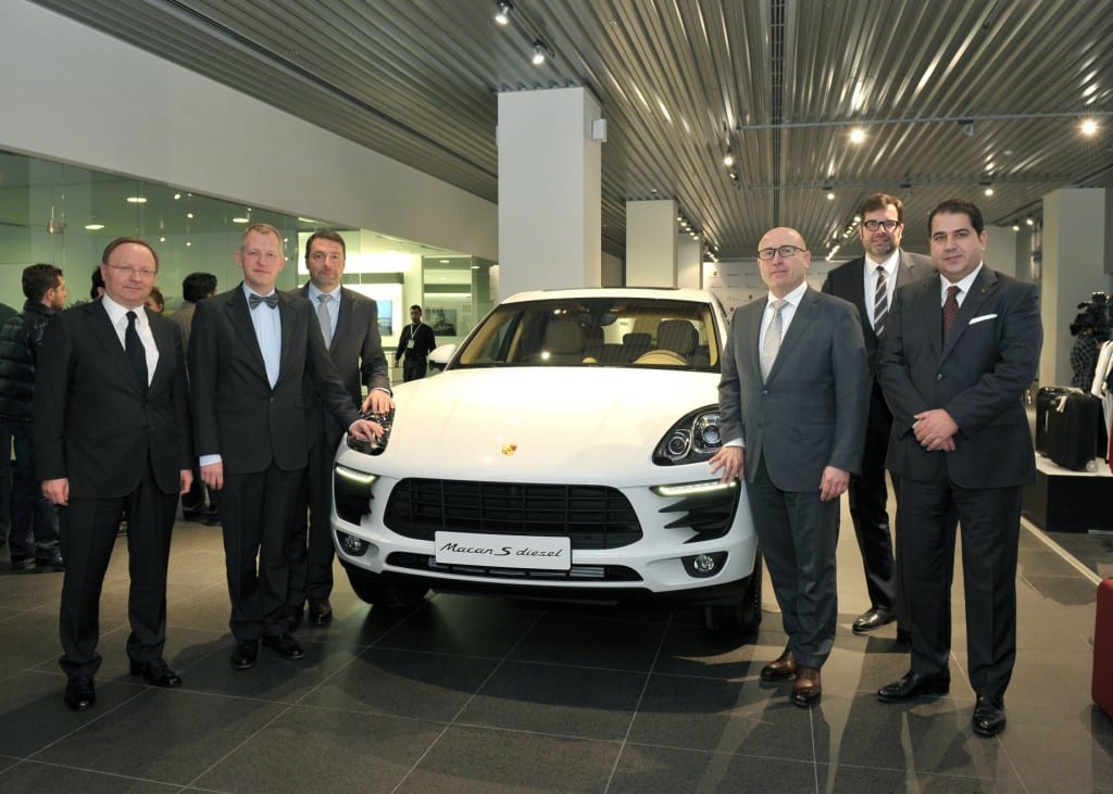 Porsche www.e-motoring.com