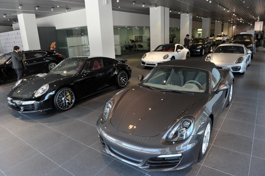 Porsche www.e-motoring.com