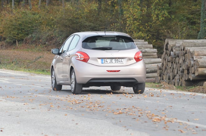 Peugeot 208 Active 1.4 e-HDi www.e-motoring.com