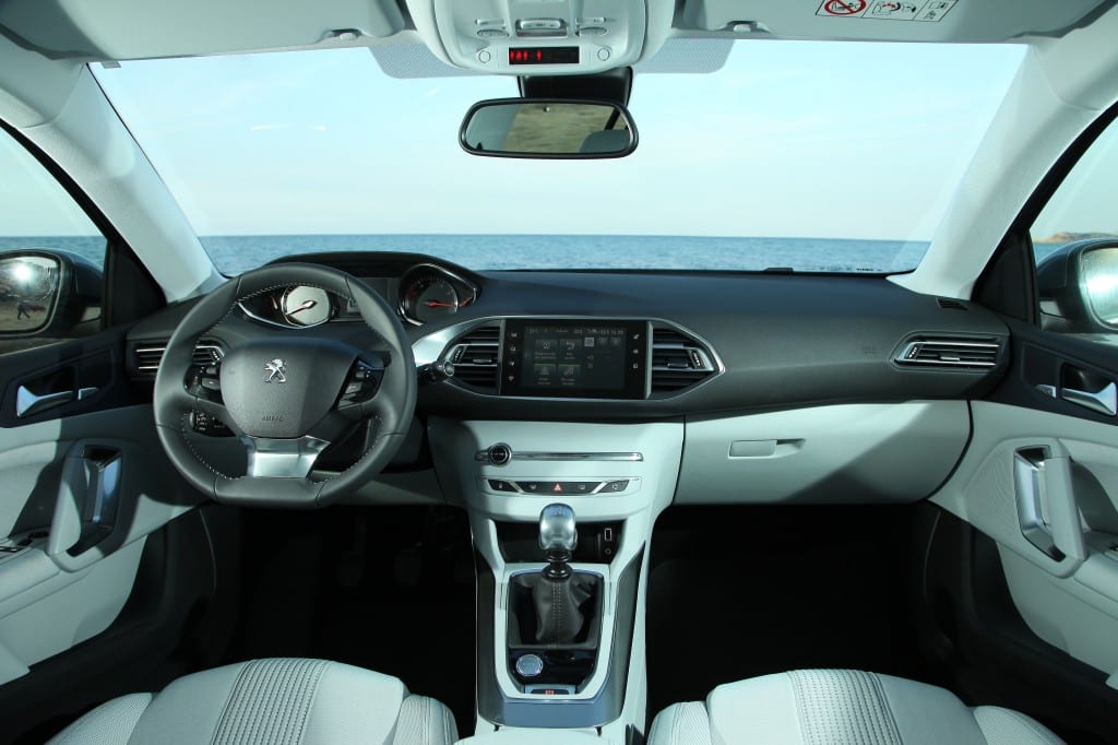 YENİ PEUGEOT 308 www.e-motoring.com