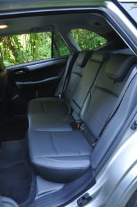 Subaru Outback 2.0D Limited www.e-motoring.com