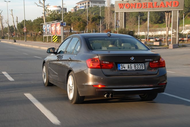 BMW 328i www.e-motoring.com