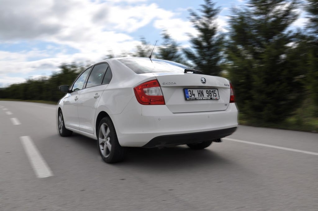 Skoda Rapid 1.6 TDI www.e-motoring.com