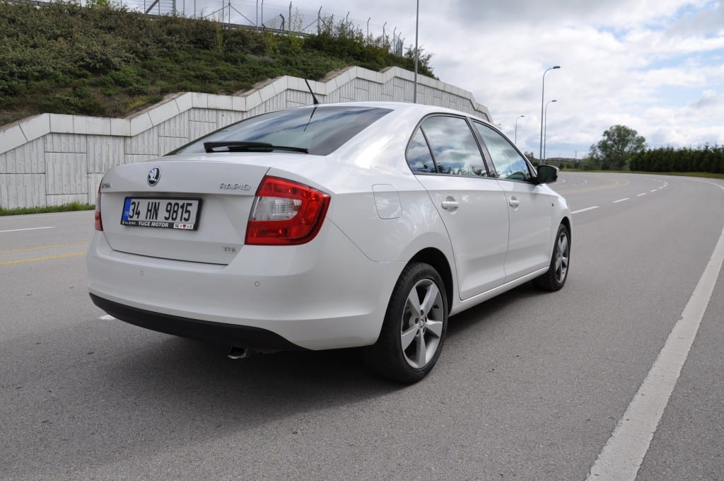 Skoda Rapid 1.6 TDI www.e-motoring.com