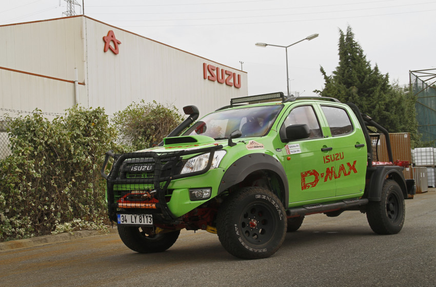  Isuzu D-Max yarış aracı ve kadın pilotları Transanatolia’ya hazır