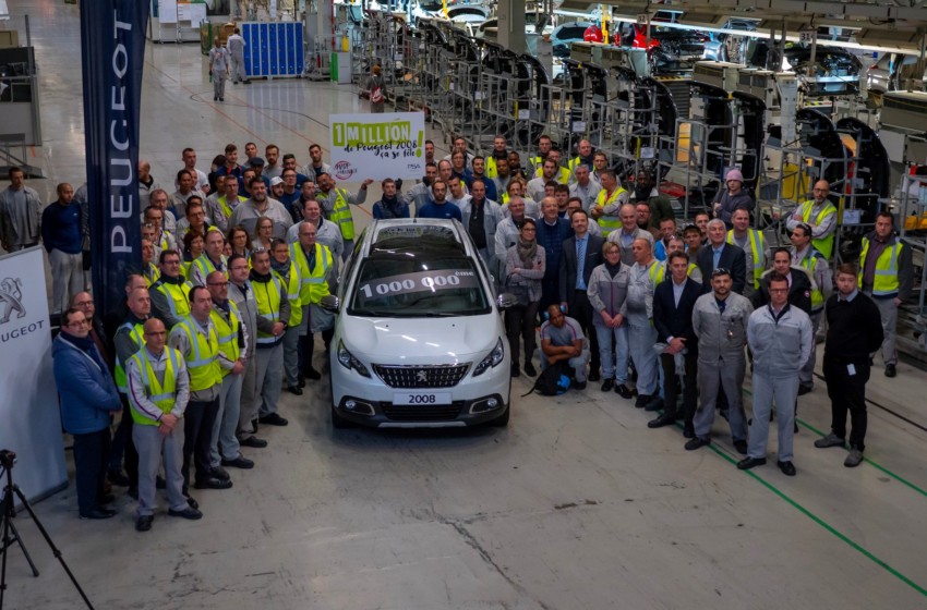  Mulhouse’ta bir milyonuncu Peugeot 2008 üretildi