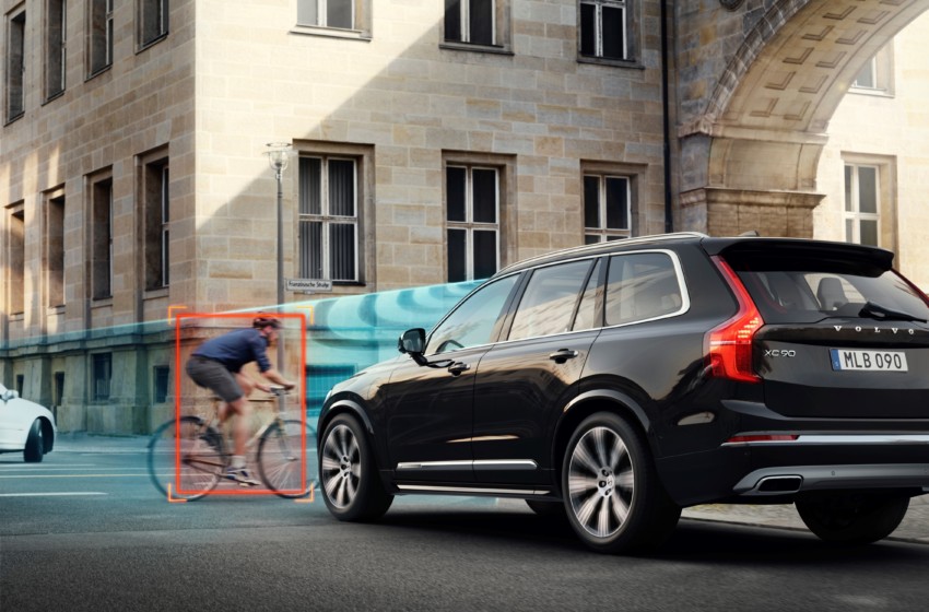  Volvo Cars ve POC’tan dünyanın ilk otomobil ile bisiklet kaskı çarpışma testi