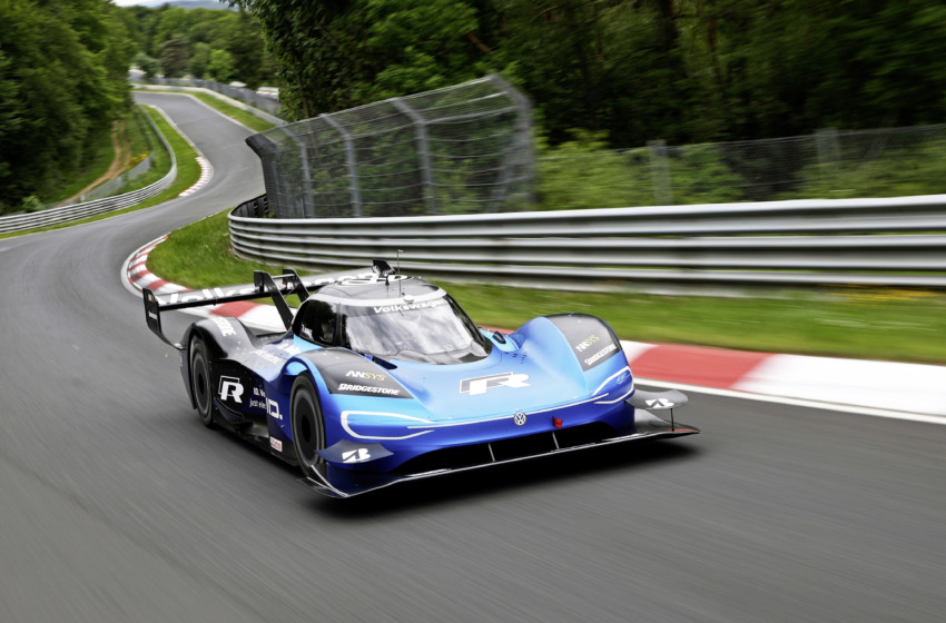  Volkswagen ID. R “Yılın Elektrikli Yarış Otomobili” seçildi 