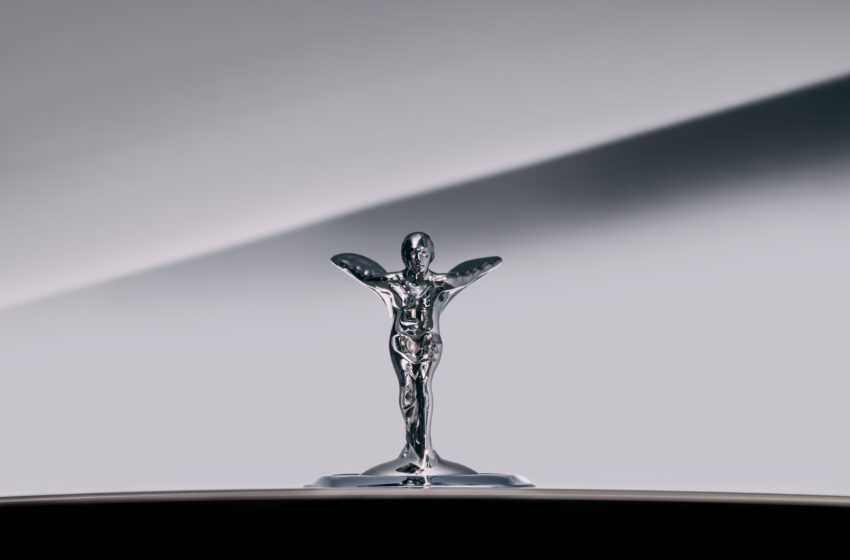  Rolls Royce, ikonik Spirit of Ecstasy heykelciğini yeniden tasarladı