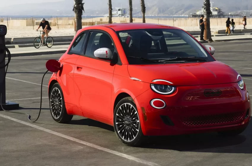  Elektrikli Fiat 500e üretimi düşük talep nedeniyle durduruldu