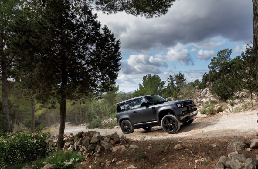  Ibiza’da tanıtılan Defender 110 PHEV satışı başladı