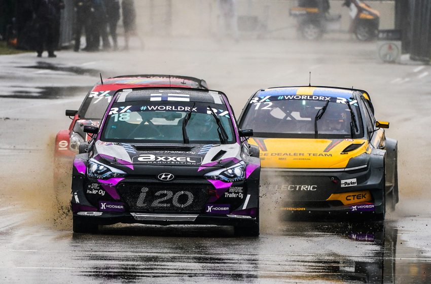  WRX’te yağmur altında tango