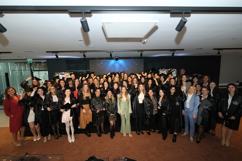  Mercedes-Benz, She’s Mentoring Programı’nın 2. yılını tamamladı