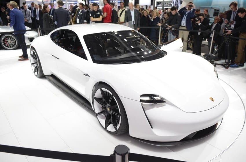  Porsche’den iki dünya prömiyeri