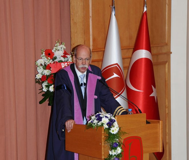  Dr. Dieter Zetsche’ye “Onursal Doktora” payesi