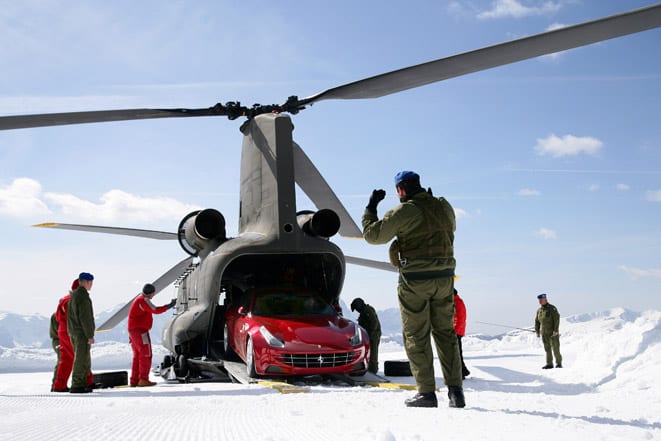  Alplerin tepesinde bir Ferrari