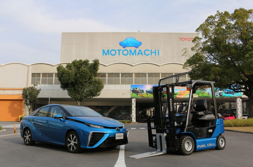  Toyota hidrojen yakıt hücreli forklift kullanıyor