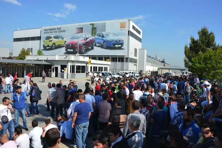  Bursa’da eylemler büyüyor: Renault işçilerine Tofaş işçilerinden destek